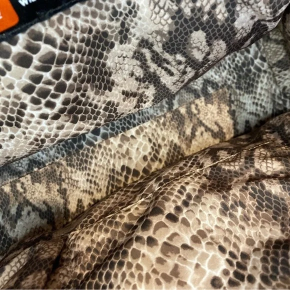 Wilsons Black Leather Travel Tote Snake Embossed Tag Adjustable Straps EUC - Picture 12 of 14